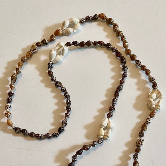 Vintage BOHO Mini Shell Necklace - Picture 3 of 3